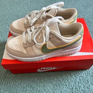 Nike Women’s Dunks Low size 8, new in box